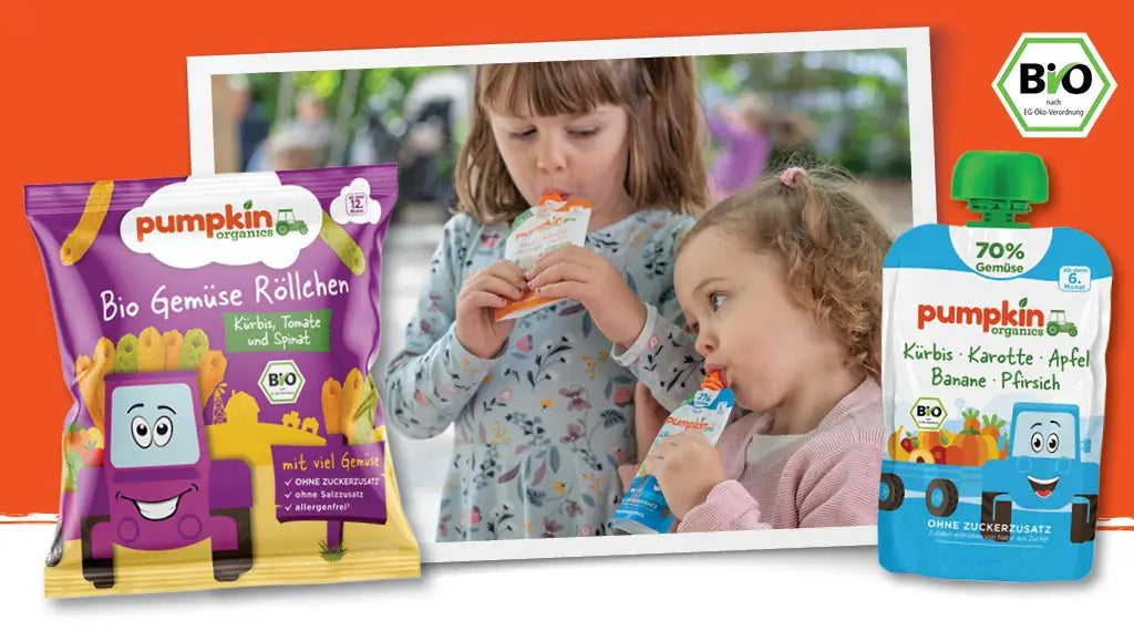 Kinder mit Knuspersnacks und Gemüse-Quetschie