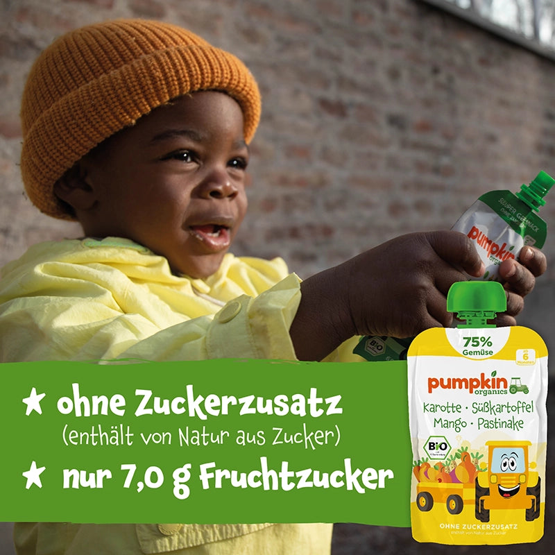 Kleines Kind präsentiert Gemüse Quetschie ohne Zuckerzusatz mit nur 7g Fruchtzucker