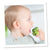 Baby isst Brokkoli