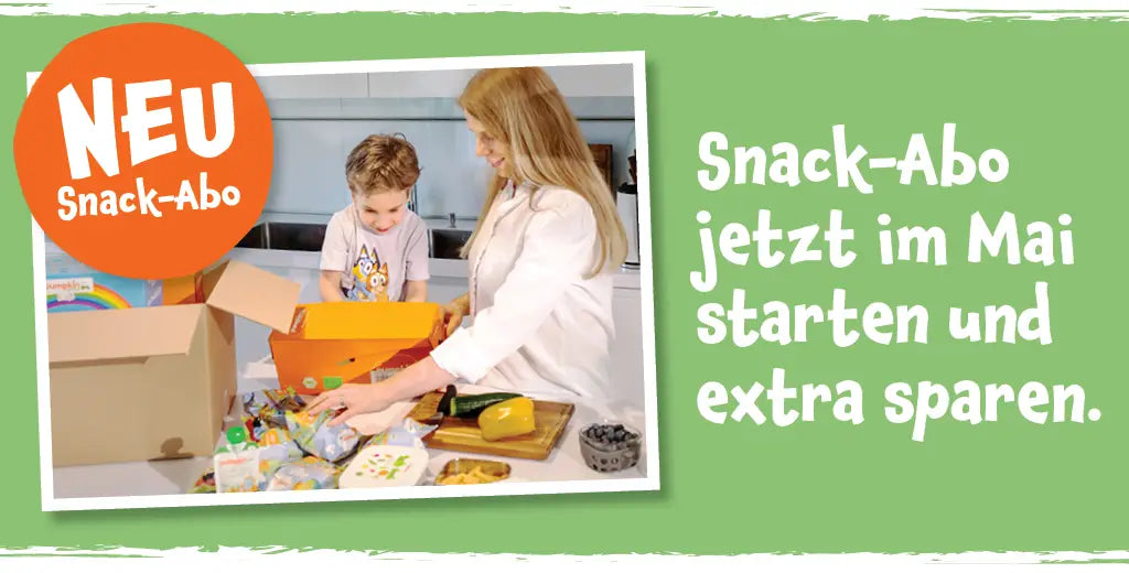 Neu: Snack-Abo jetzt im Mai starten und extra Sparen; Abbildung einer Familie die gerade ihre Abo-Lieferung öffnet 