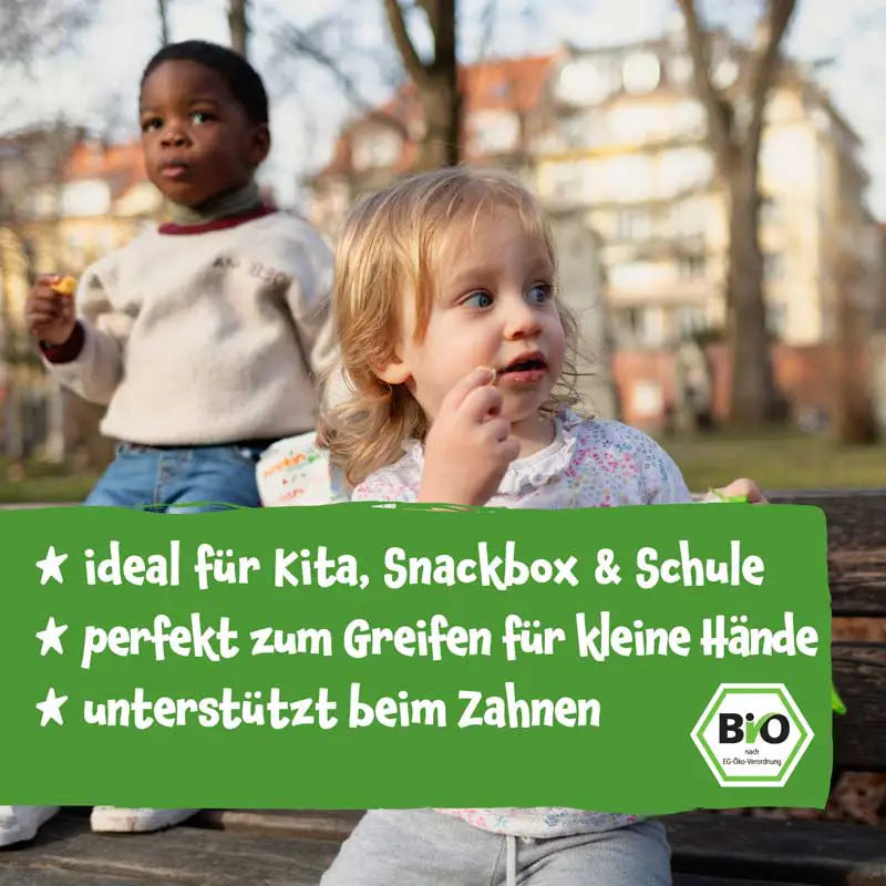 Kinder mit Bio Gemüse Traktorräder